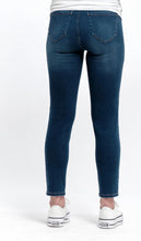 Load image into Gallery viewer, Better Butter Skinny Jeans
