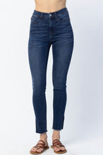 Load image into Gallery viewer, Khloe High Waisted Jeans
