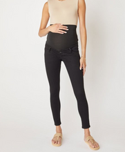 Load image into Gallery viewer, KanCan Black O/B Jeans
